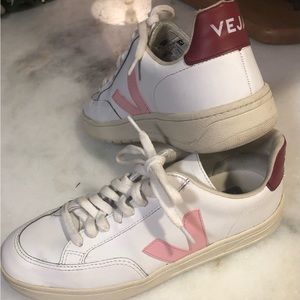 Veja v-12 pink and maroon women’s size 7